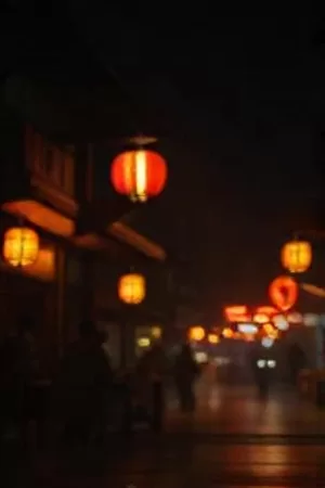 老钟表匠竖版海报，工作台上散落的齿轮与放大镜
